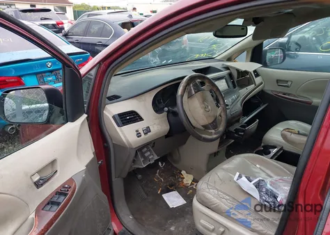 2011 Toyota Sienna Xle V6 z USA, uszkodzony, nr VIN 5TDYK3DC9BS009105